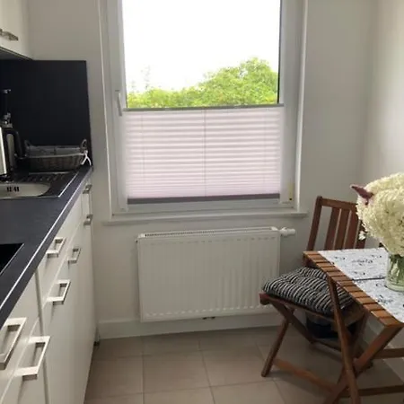 Graefin Auf Ruegen - *