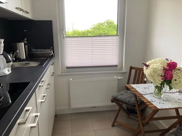 Graefin Auf Ruegen - *